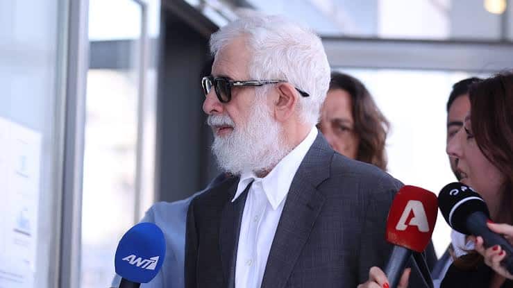 Πέτρος Φιλιππίδης: Ο εισαγγελέας πρότεινε την απαλλαγή της γυναίκας που τον είχε καταγγείλει – «Ήμουν σε σοκ», κατέθεσε με δάκρυα