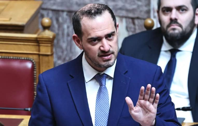 Σοκ στη Βουλή:  Μεταφέρθηκε εσπευσμένα στο Ιπποκράτειο ο υπουργός Γιώργος Κώτσηρας –Τι συνέβη
