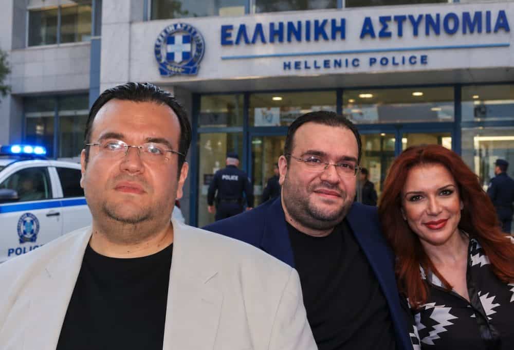 Φίλιππος Καμπούρης: Συνελλήφθησε ο πρόεδρος του ΛΑΟΣ και η σύζυγός του ως αρχηγοί κυκλώματος που εξαπατούσε τον ΕΦΚΑ- Πάνω από 1,5 εκατ. ευρώ η ζημιά