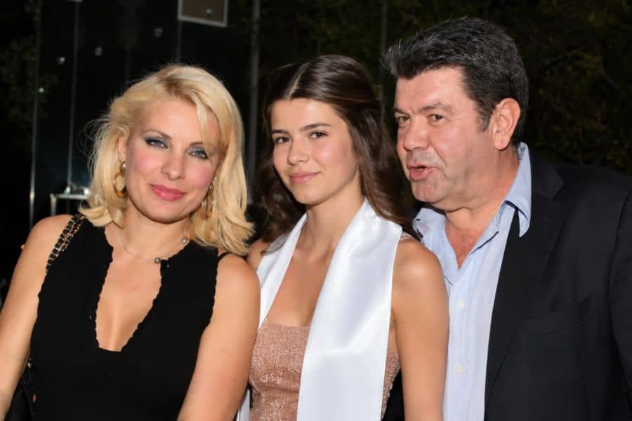 Περήφανοι γονείς Μενεγάκη-Λάτσιος: Το σχολείο της Βαλέριας τη συγχαίρει δημόσια για τους βαθμούς της! Που και τι θα σπουδασει