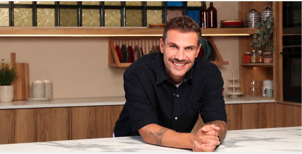 «KITCHEN LAB» Με τον Άκη Πετρετζίκη. Πρεμιέρα, το Σάββατο 3 Οκτωβρίου στις 16.00, στον ΣΚΑΪ